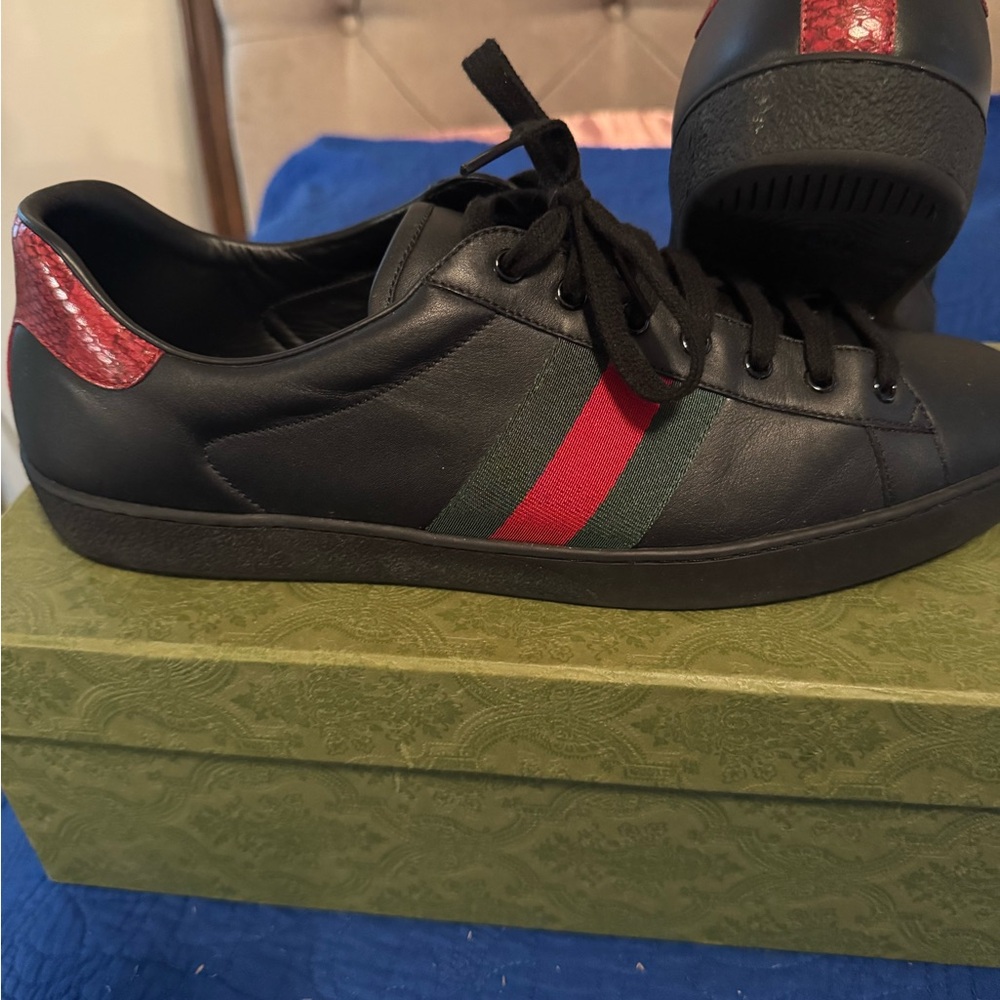 Gucci Men's Black Leather Sneakers with Red and Green Stripe